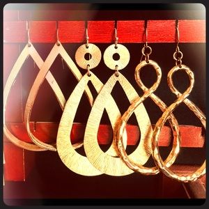 Bundle/ gold tone drop earrings